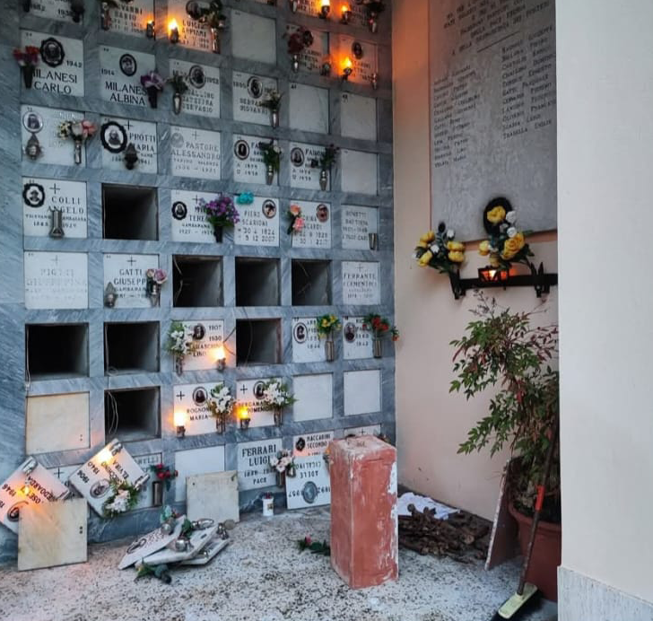 Tombe profanate a Gambarana per rubare rame: danneggiati sei ossari