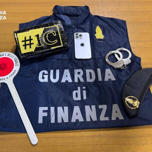 Sorpresa con un panetto di cocaina in auto: arrestata dai Finanzieri