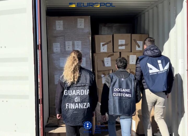 Maxi operazione contro il contrabbando internazionale di tabacchi: base di stoccaggio a Bosco Marengo