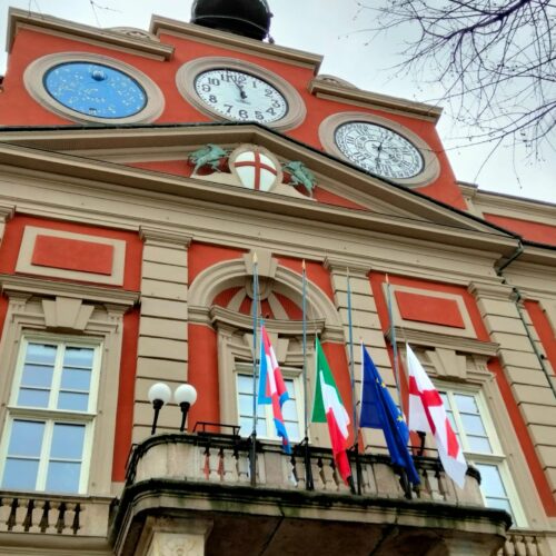 Il ricordo delle vittime del Coronavirus: bandiere a mezz’asta