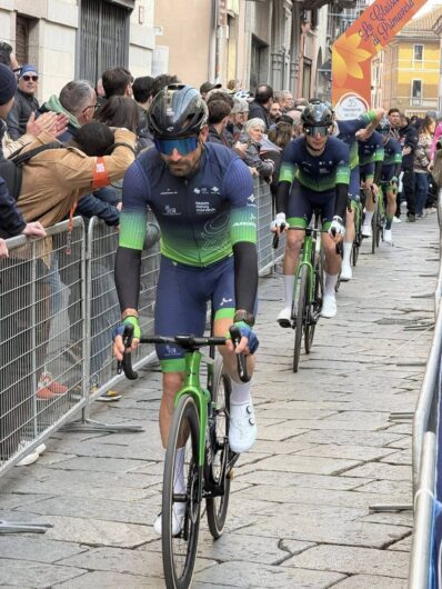Con la Milano-Sanremo il grande ciclismo racconta il territorio pavese