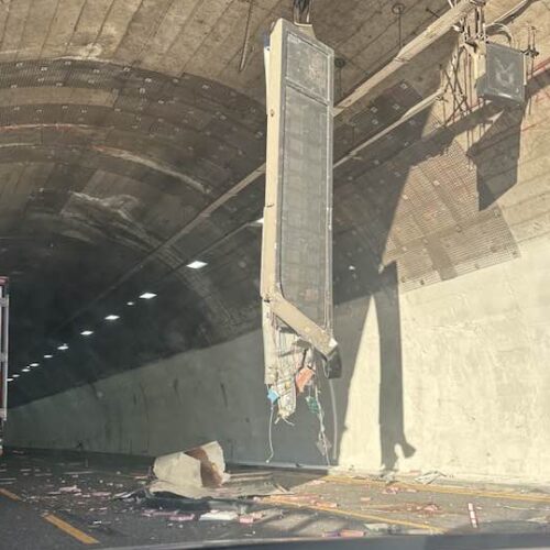 Cede pannello luminoso sulla A10: traffico in tilt