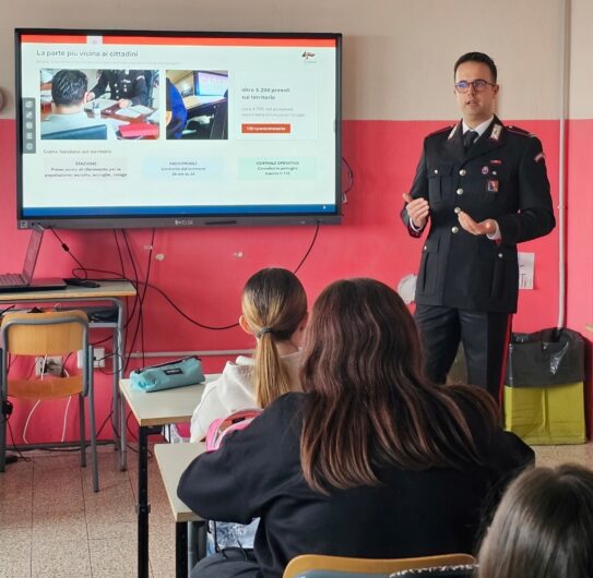 I Carabinieri incontrano gli studenti di Fubine: a scuola una lezione su legalità, bullismo e rischi online