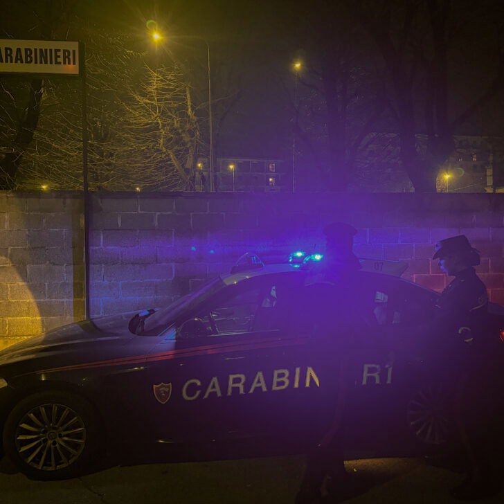 Litigio tra coinquilini finisce con tre coltellate: grave la vittima