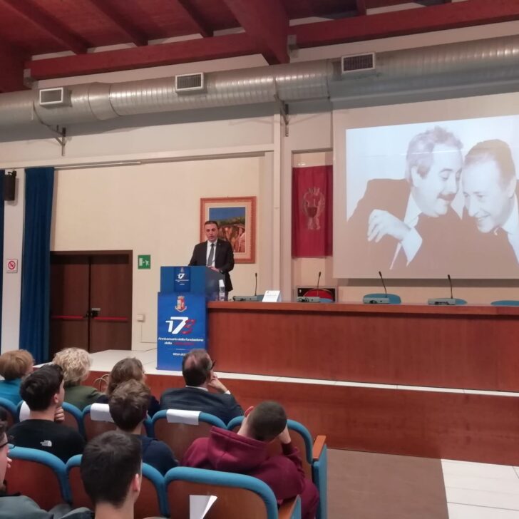 Legalità e memoria nelle scuole di Pavia: la Questura racconta la lotta alla mafia agli studenti