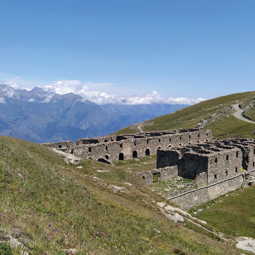È nato il nuovo cammino “Le strade dei forti”: in Piemonte tra monti, fortezze e natura