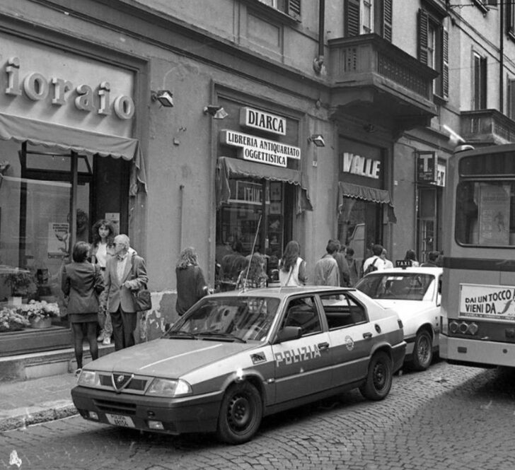 “Vetrine nel tempo”: 80 scatti raccontano il commercio pavese