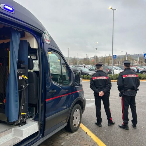 Sorpresa a rubare vestiti al centro commerciale di Serravalle: arrestata