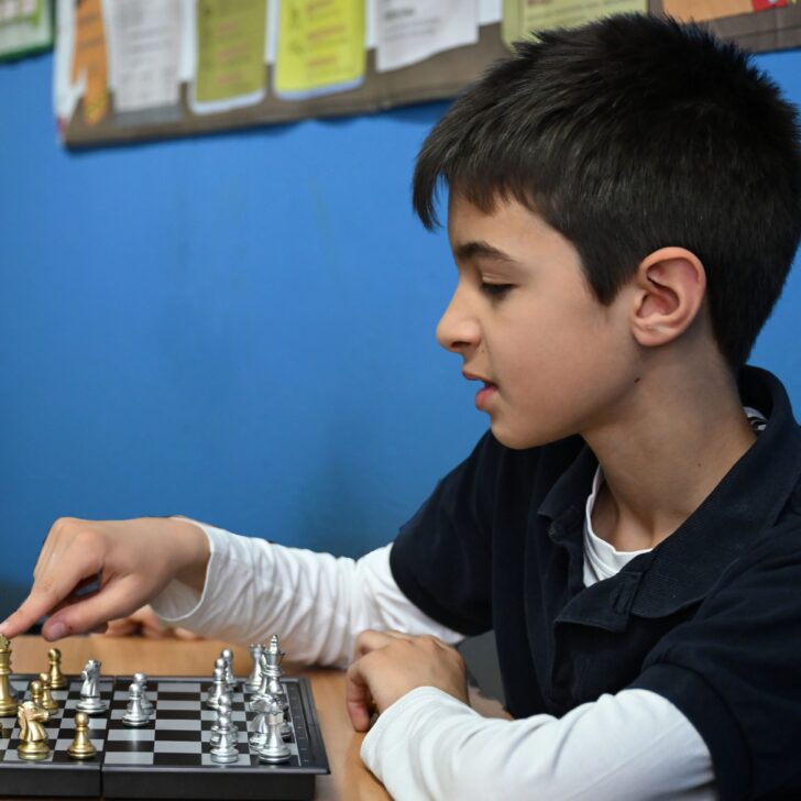 Il migliore scacchista in provincia ha solo 10 anni: la storia dell’alessandrino Tommaso Loberti