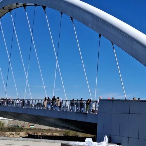 Sole e affetto per la camminata dei “Due ponti”