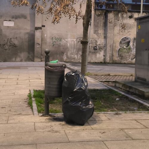 Abbandono rifiuti a Casale: multato un cittadino, rintracciato dalla Polizia Locale