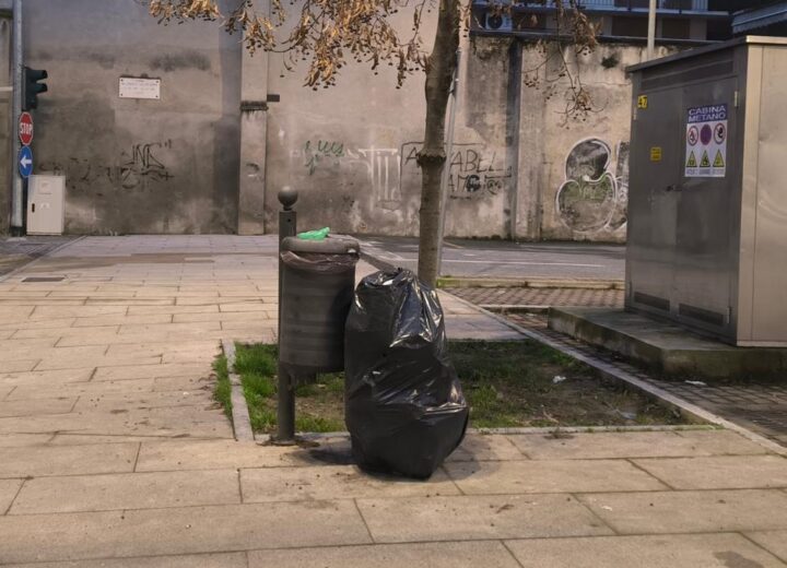 Abbandono rifiuti a Casale: multato un cittadino, rintracciato dalla Polizia Locale