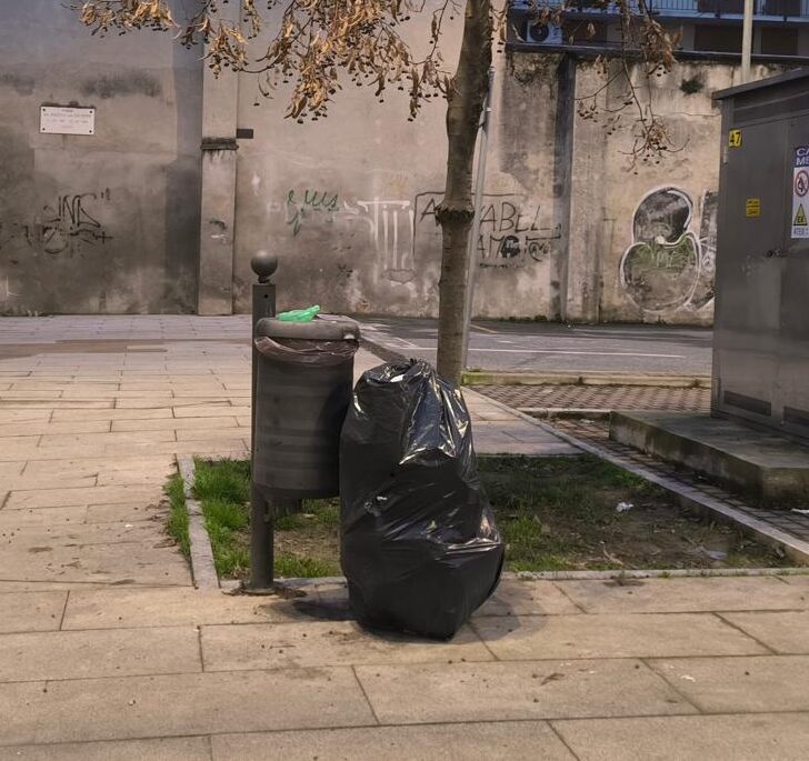 Abbandono rifiuti a Casale: multato un cittadino, rintracciato dalla Polizia Locale