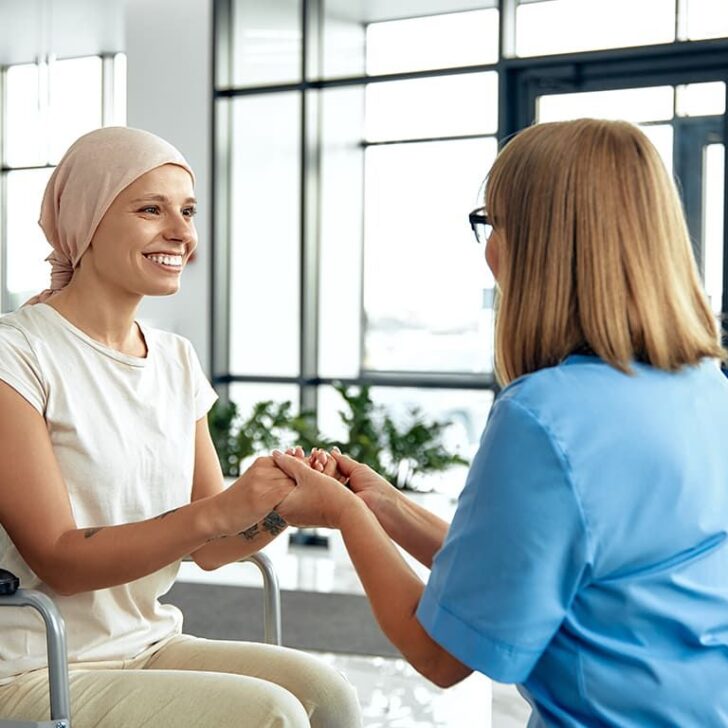 Lombardia rifinanzia bando per parrucche per pazienti oncologici: contributi anche per la dermopigmentazione