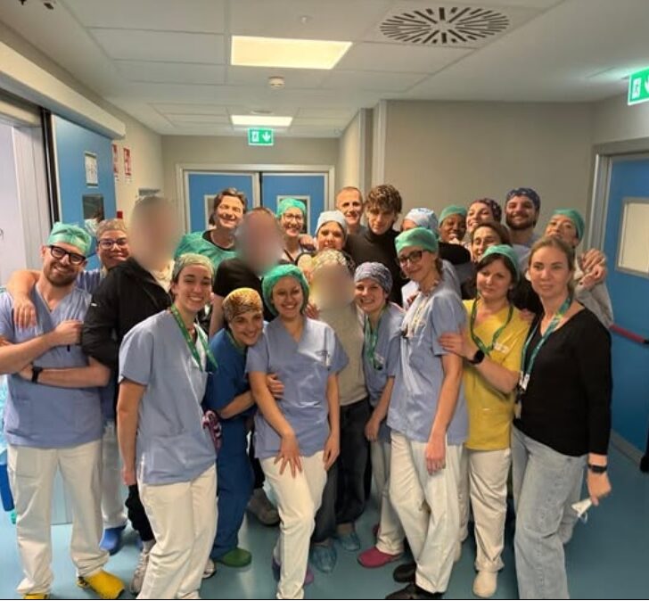 Achille Lauro al Niguarda incontra i feriti del rogo di Crans-Montana