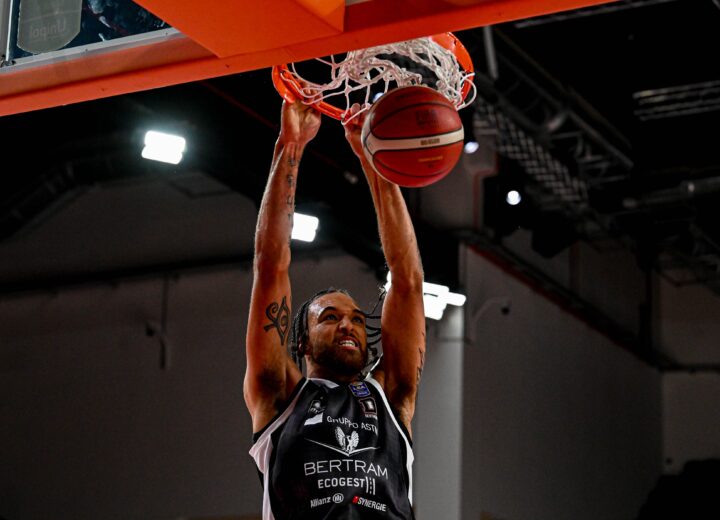 Bertram Derthona travolge Cantù e cala il poker: Chapman infallibile e quarta vittoria di fila