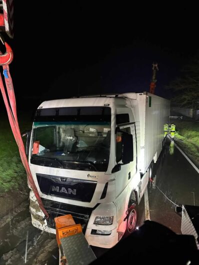 Le foto della rimozione del camion ribaltato sabato sera tra Alessandria e Valmadonna