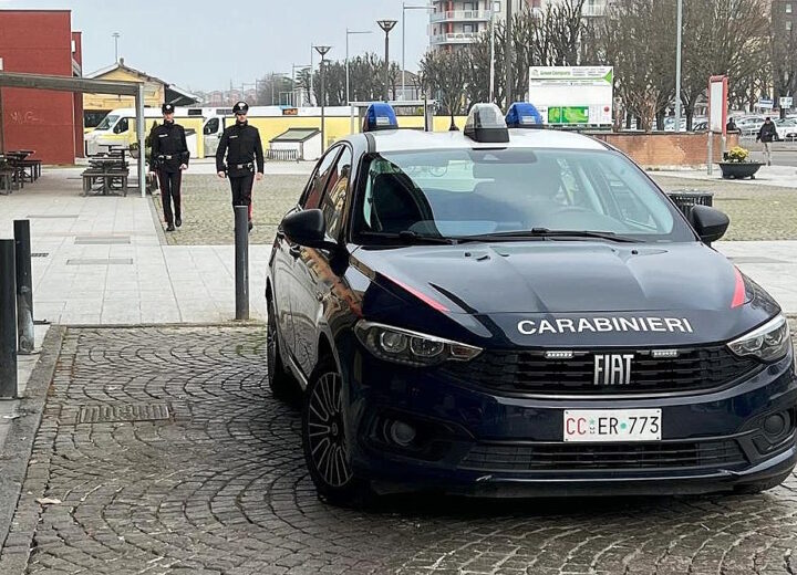 In meno di un giorno i Carabinieri recuperano degli oggetti rubati da un’auto a Tortona: una denuncia