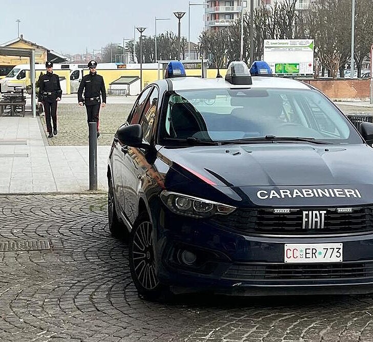In meno di un giorno i Carabinieri recuperano degli oggetti rubati da un’auto a Tortona: una denuncia