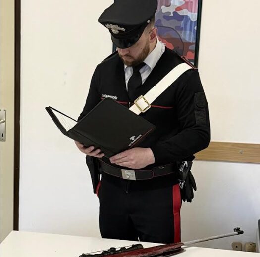 Minaccia il vicino di casa con una pistola e fa partire un colpo: denunciato a Mortara