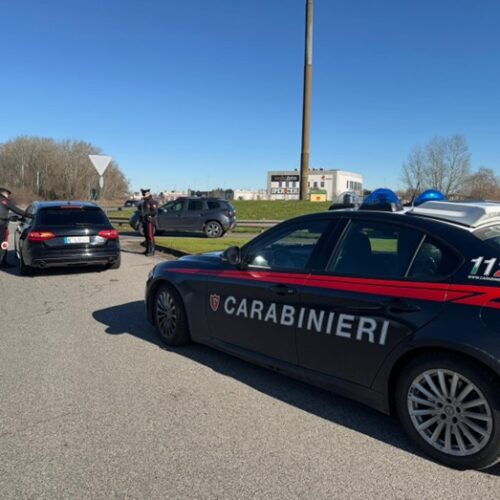 Pusher fermato in piazza del Rondò a Casei Gerola: sequestrati oltre 130 grammi di droga