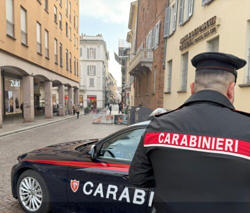 Vende il cellulare e inventa scippo per non dire la verità ai genitori. Denunciata per simulazione di reato