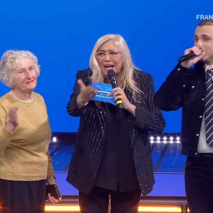Da 40 anni tra il pubblico del Festival di Sanremo, la signora Felicina conquista il palco dell’Ariston con Mara Venier