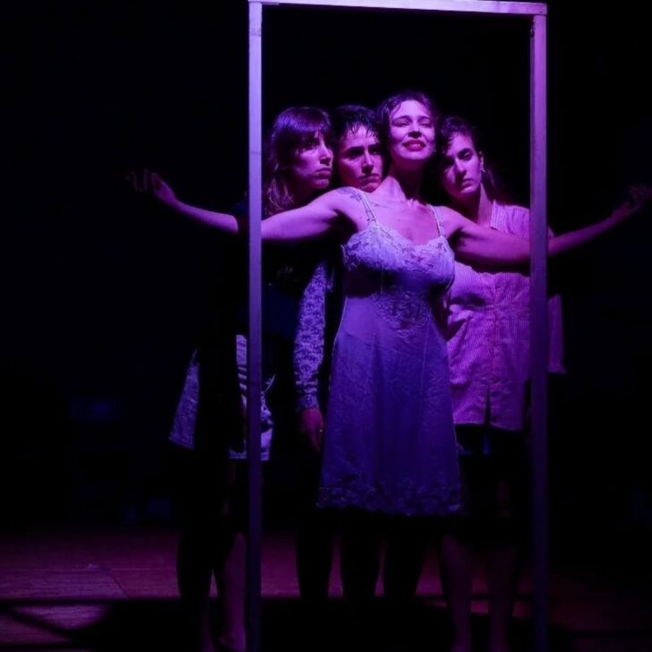 Gli attimi assoluti di “Moriremo domani” al Teatro Sociale di Valenza. La recensione