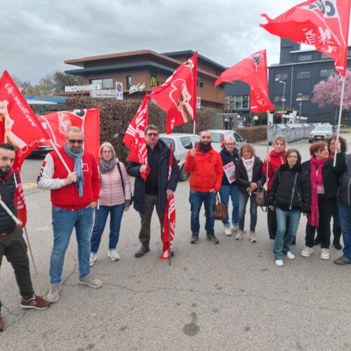 “Siamo schiavi che cercano di sopravvivere”: al presidio Cgil i rider e le loro vite sfruttate