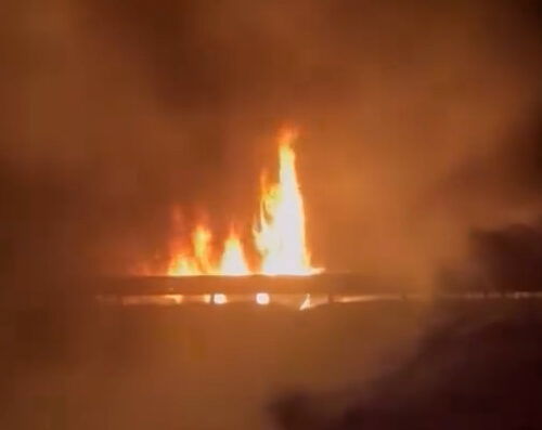 A fuoco il rimorchio di un camion sulla A26: l’intervento dei pompieri