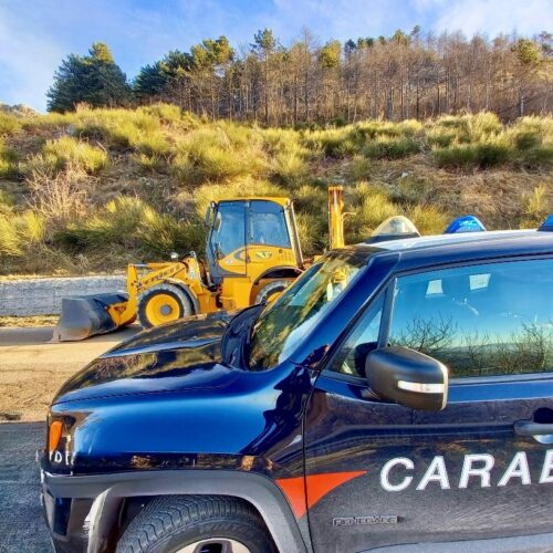 Tentano di rubare una scavatrice a Magherno: in fuga dopo l’arrivo dei Carabinieri