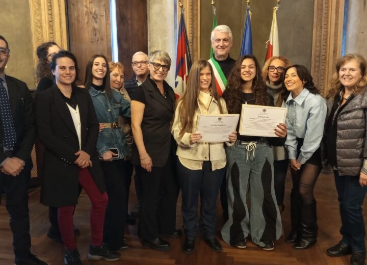 Le giovani cantanti alessandrine Giulia Kashari e Sofia Leto premiate in Comune