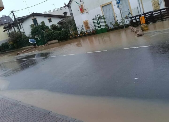 Maltempo: a Spinetta il rio Lovassina allaga parte di via Genova
