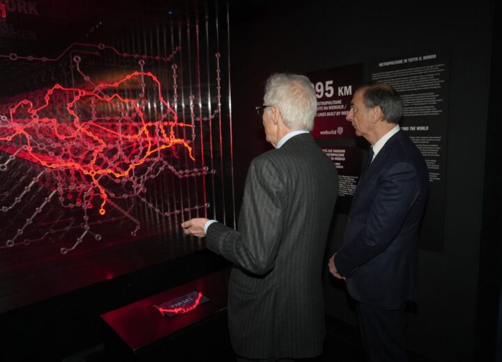 Evolutio: la mostra sulle grandi opere resta a Milano fino al 3 maggio