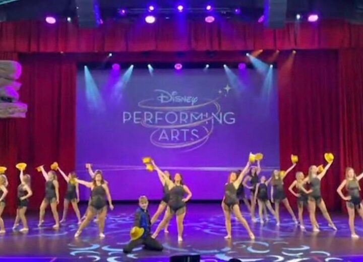 Giovani danzatori dell’Alessandrino conquistano il pubblico del teatro Videopolis a Disneyland Paris