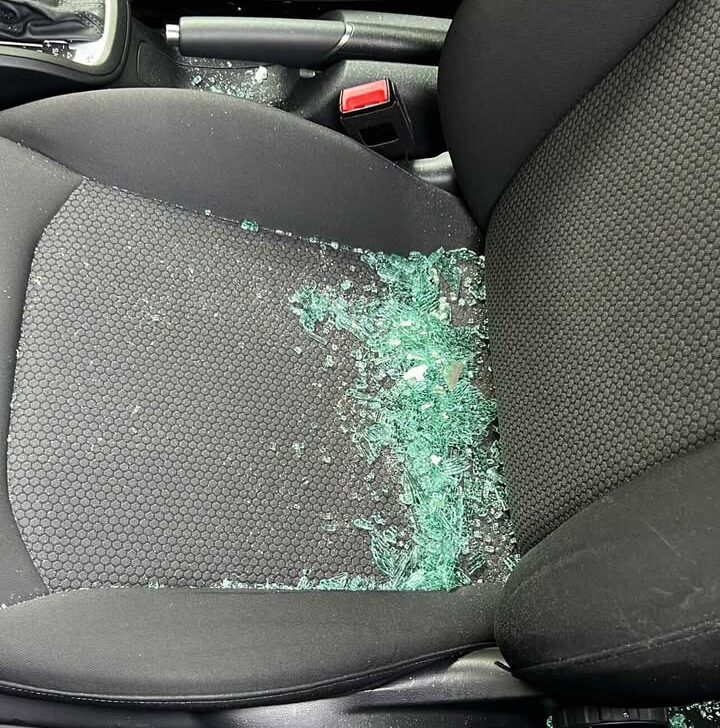 Sei auto vandalizzate in spalto Borgoglio ad Alessandria: rotti i finestrini