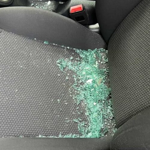 Sei auto vandalizzate in spalto Borgoglio ad Alessandria: rotti i finestrini