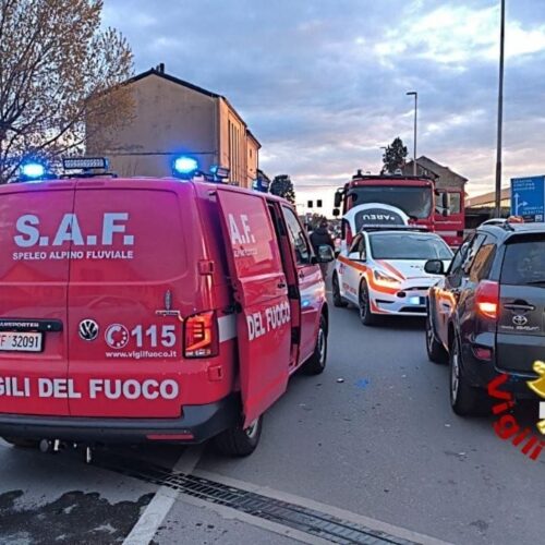 Casteggio: auto cade dal ponte e finisce nel torrente