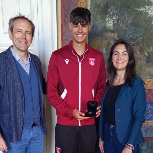 Lorenzo De Rosa ricevuto in Comune: “Porta alto il nome di Alessandria negli stadi d’Italia”