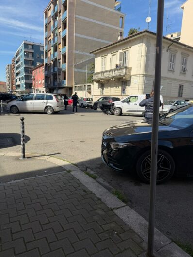 Scontro tra due auto in via Tortona ad Alessandria: sul posto la Polizia Locale