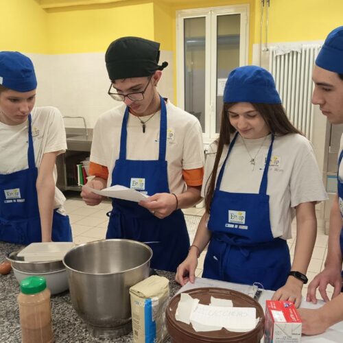 Studenti Enaip preparano grissini e torte per le realtà del territorio. E imparano a essere futuri imprenditori