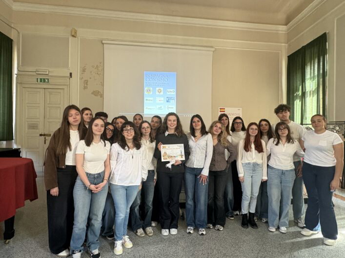 I compagni di classe trasformano il ricordo di Simona Monticone in una borsa di studio