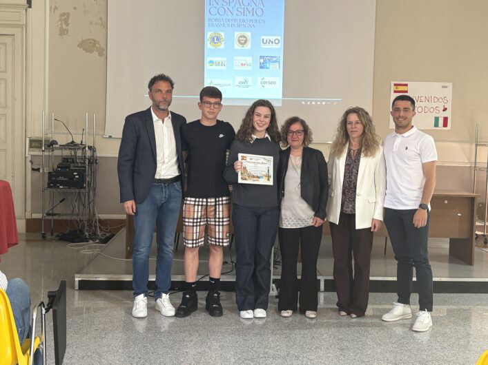 I compagni di classe trasformano il ricordo di Simona Monticone in una borsa di studio