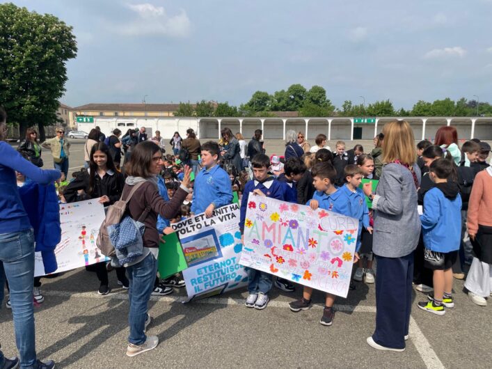 A Casale Monferrato studenti in corteo contro l’amianto: “Ci siamo con testa, cuore e coscienza”