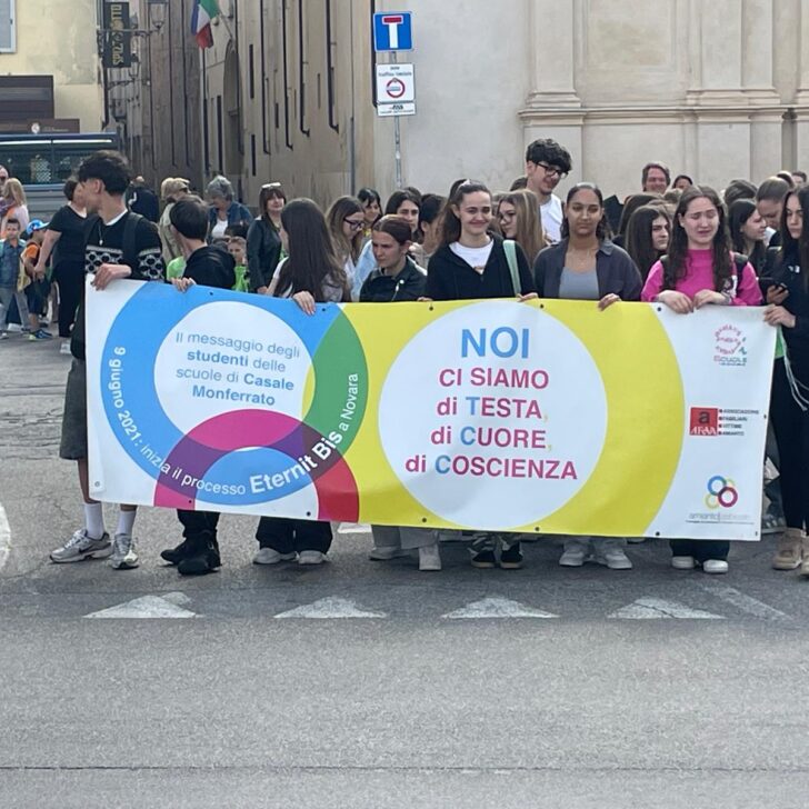 A Casale Monferrato studenti in corteo contro l’amianto: “Ci siamo con testa, cuore e coscienza”