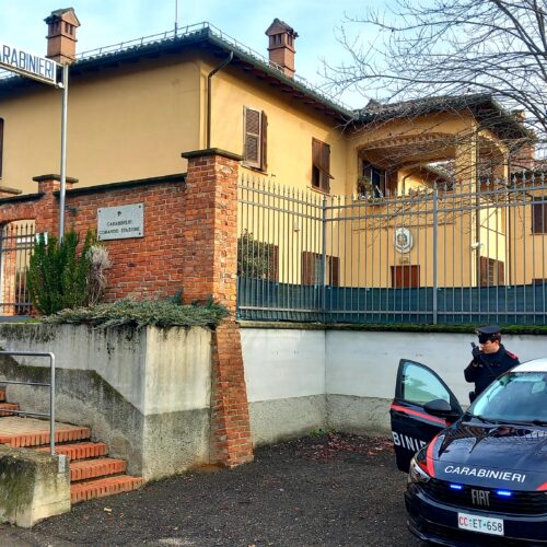 Guida ubriaco lo scuolabus pieno di ragazzi. Intercettato dai Carabinieri e denunciato