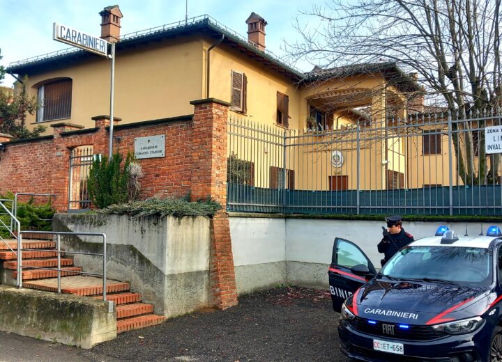 Guida ubriaco lo scuolabus pieno di ragazzi. Intercettato dai Carabinieri e denunciato