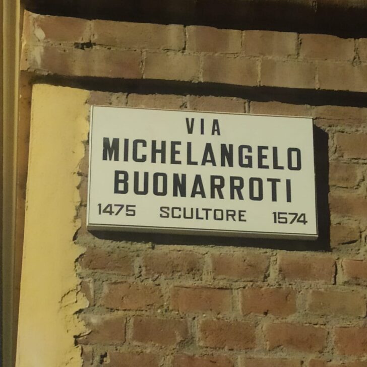 Dopo Galilei segnalata un’altra data sbagliata su una targa di Alessandria