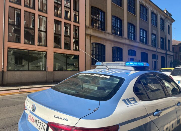 Donna trovata senza vita nel cortile dell’Università: precipitata dall’ultimo piano