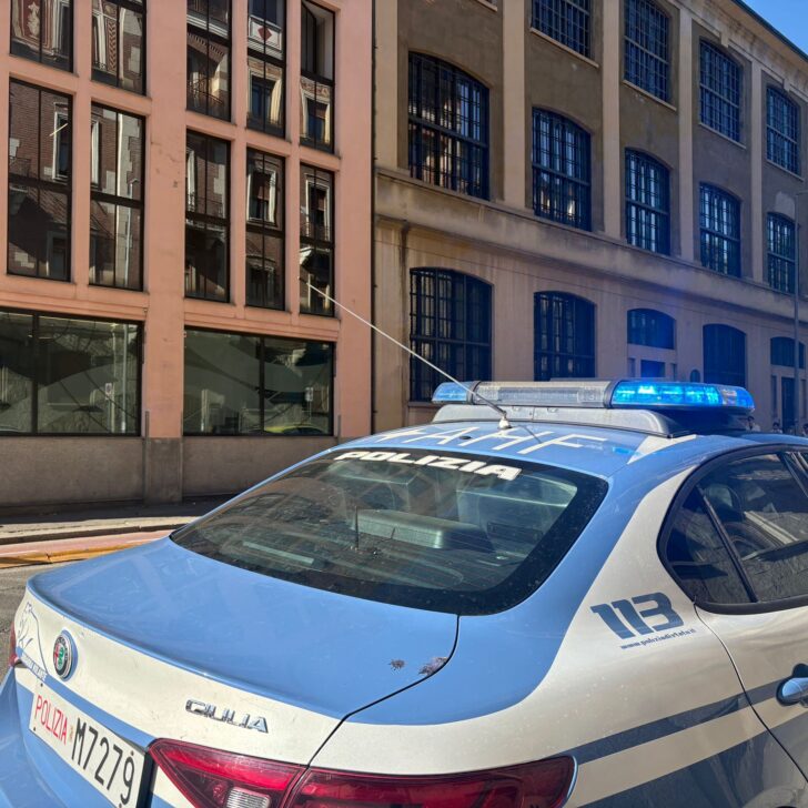 Donna trovata senza vita nel cortile dell’Università: precipitata dall’ultimo piano